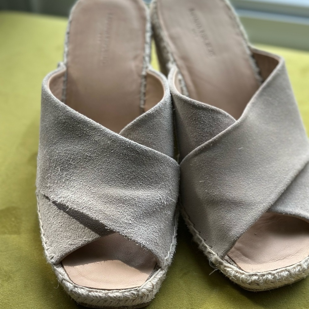 Banana Republic Light Taupe Espadrille Slides